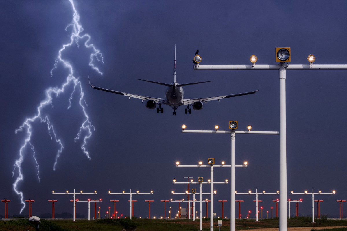 airplane lightning strike damage